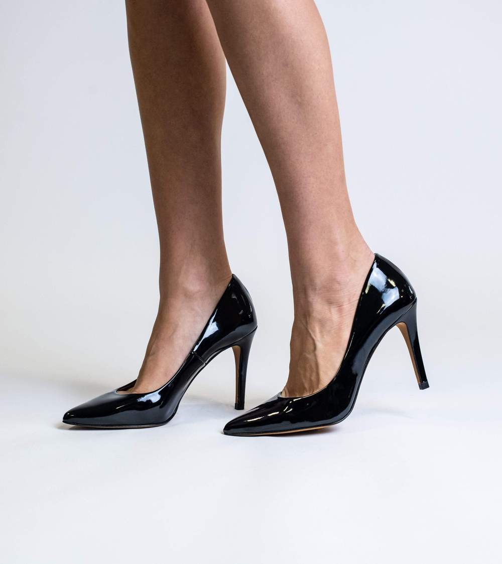 Black vegan heels shoes in vegan patent leather
