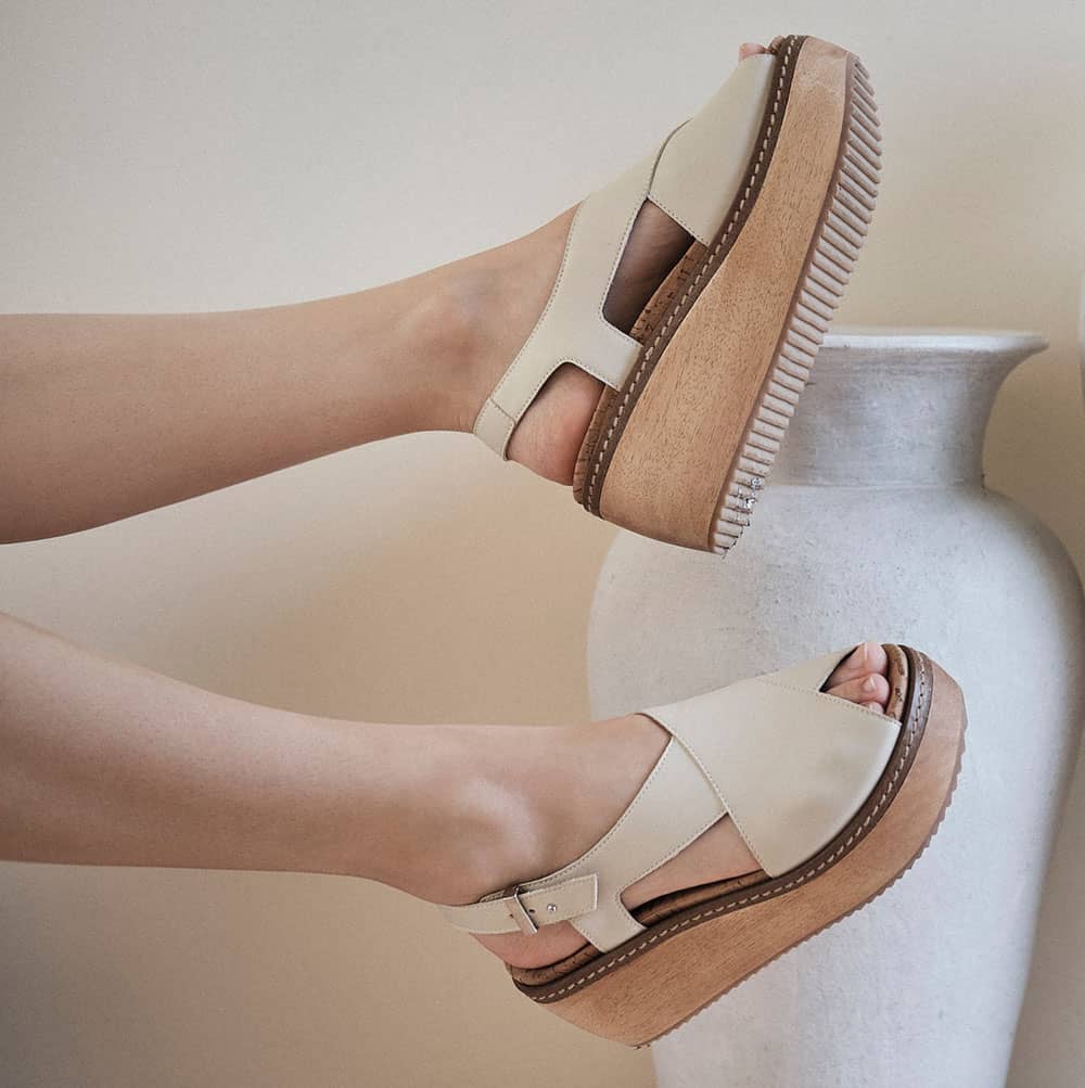 Wedge clog sandals with beige vegan leahter upper