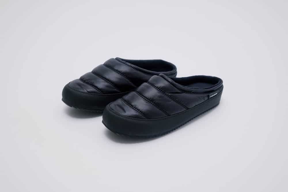Black puffer slider slippers