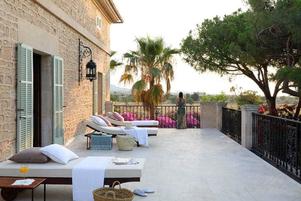 Outdoor area with lounge chairs at Cal Reiet, Mallorca