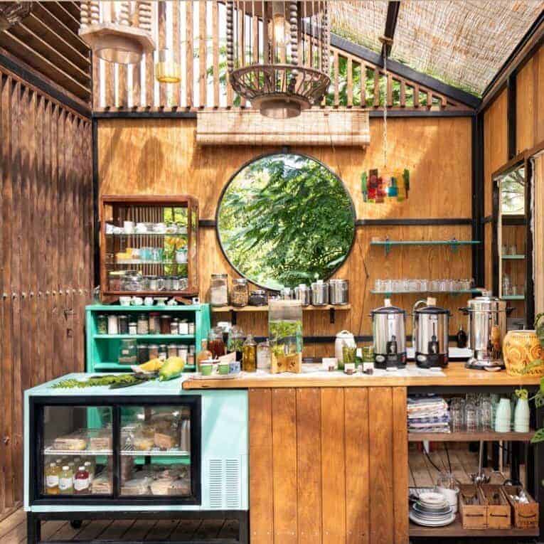 Snack bar stocked with vegan food at Finca Victoria