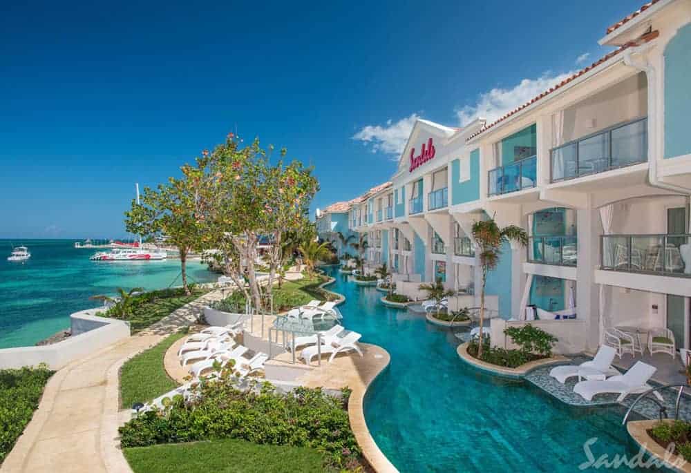 Swim up suites overlooking ocean, Sandals Montego Bay, Jamaica