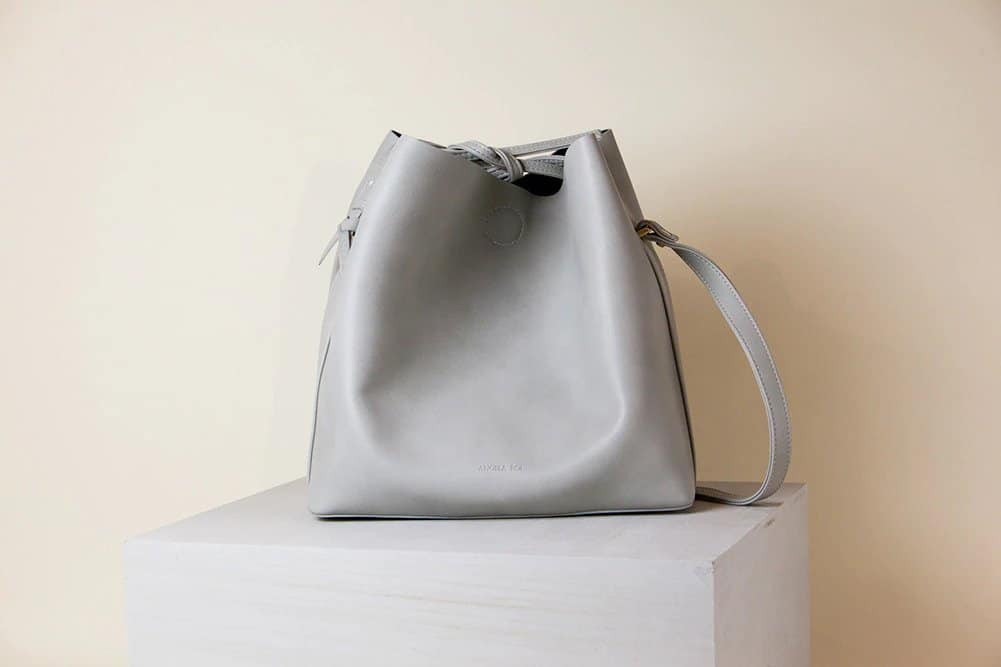 READY STOCK】L-V handbag 2023 new fashion simple bucket bag all