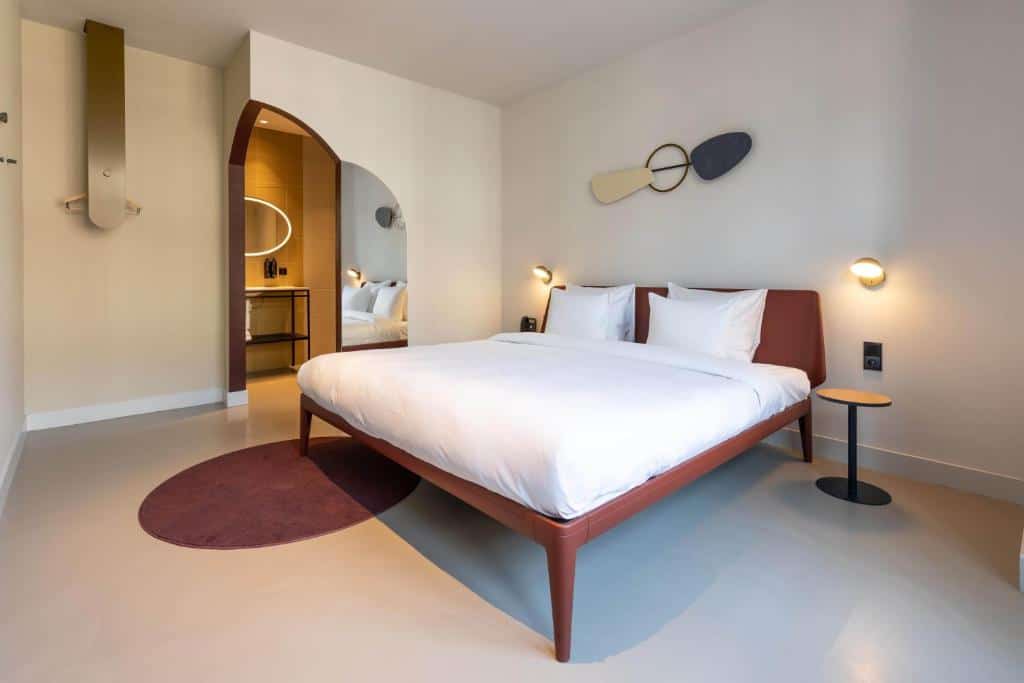 Room showing bed, Conscious Hotel Amsterdam