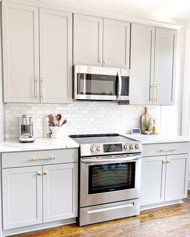 Kitchen: oven, microwave and cupboards